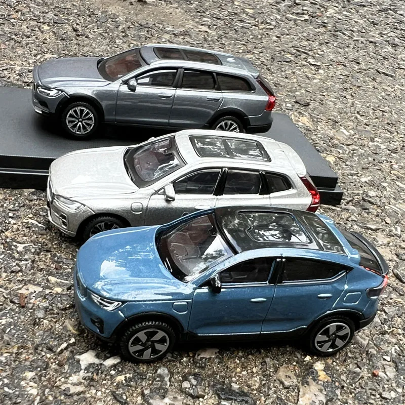 

Оригинальная модель 1:64,Volvo XC40 XC60 XC90 V90 C40 S90, модель автомобиля из сплава для дисплея, подарков и коллекций