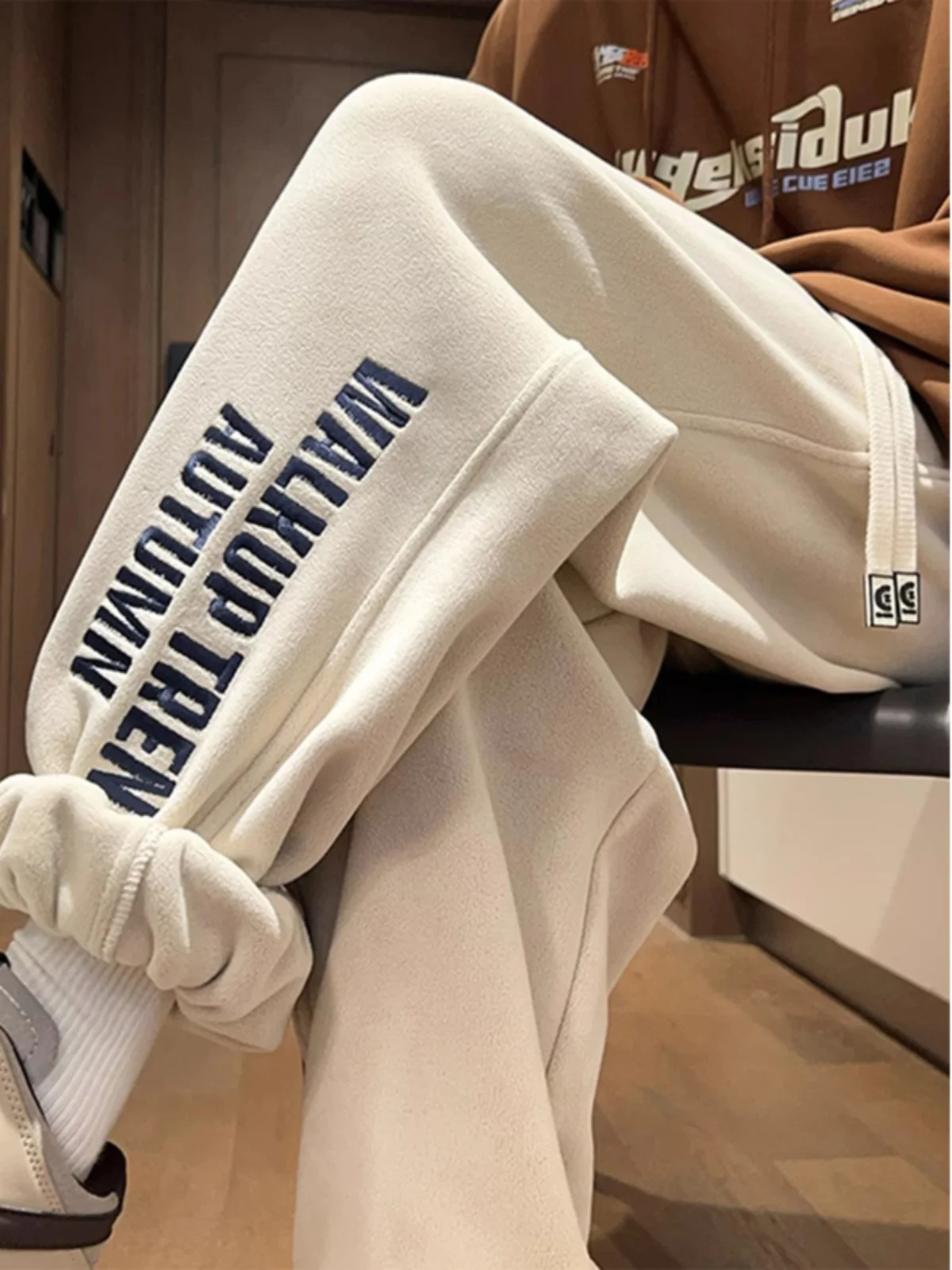 

Warm Fce Lined Embroidered Sweatpants for Men Thiened Winter Casual Trousers Youth Faion Straight Leg High Waist