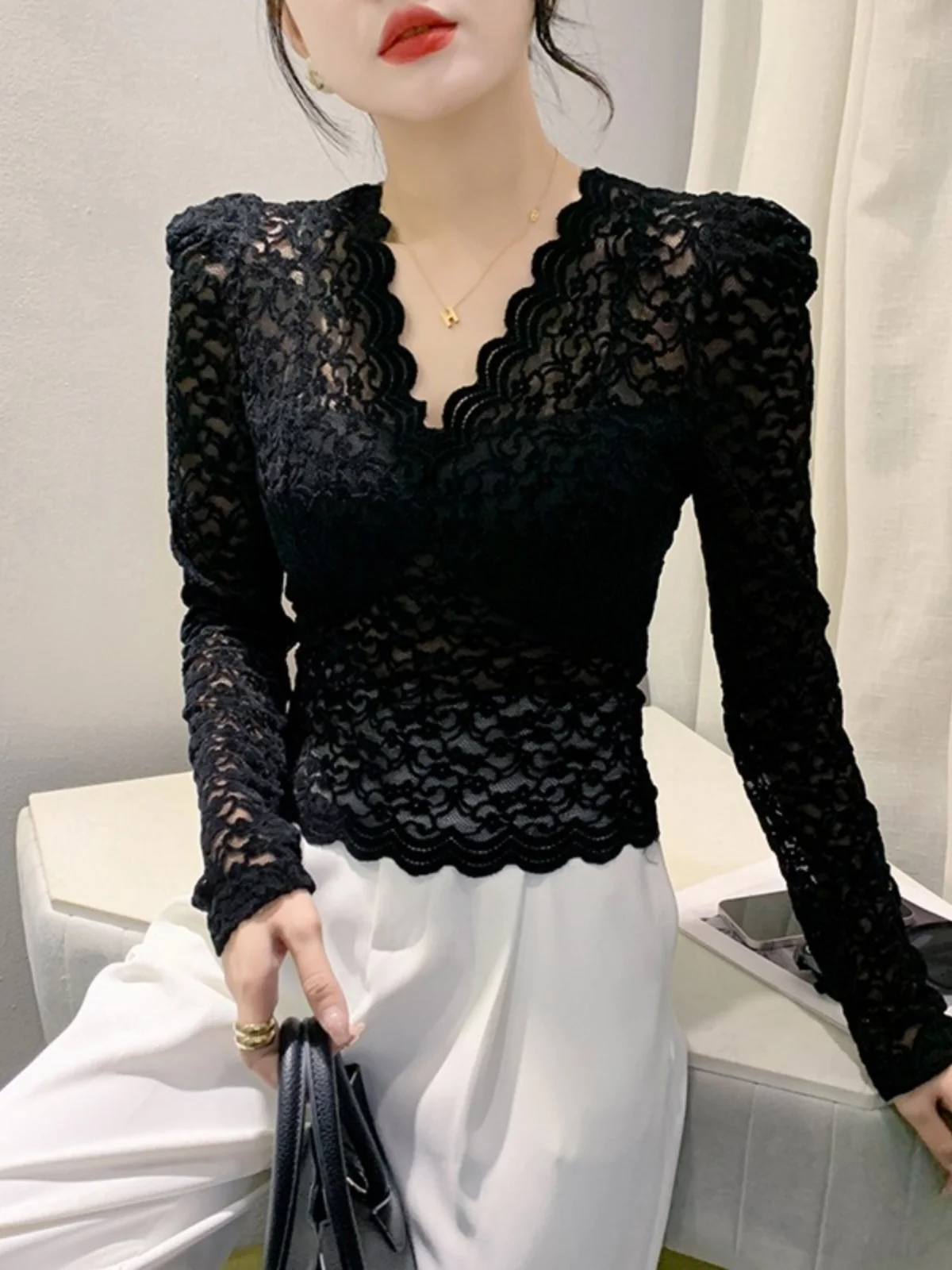 Autumn New V-neck Slim Fit Long Sleeve Lace T-shirt for Women V Neck Slim Cropped Tops T Shirts Female Stretch Tee