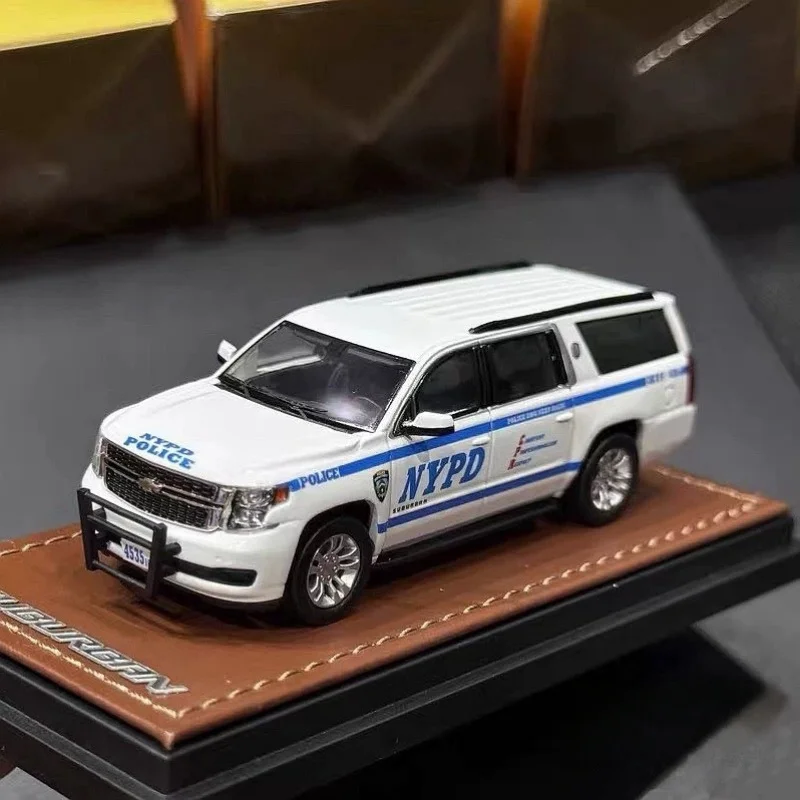 GOC 1:64 SUBURBAN/VictoriaCrown Exhibition Limited Edition Alloy Car Model