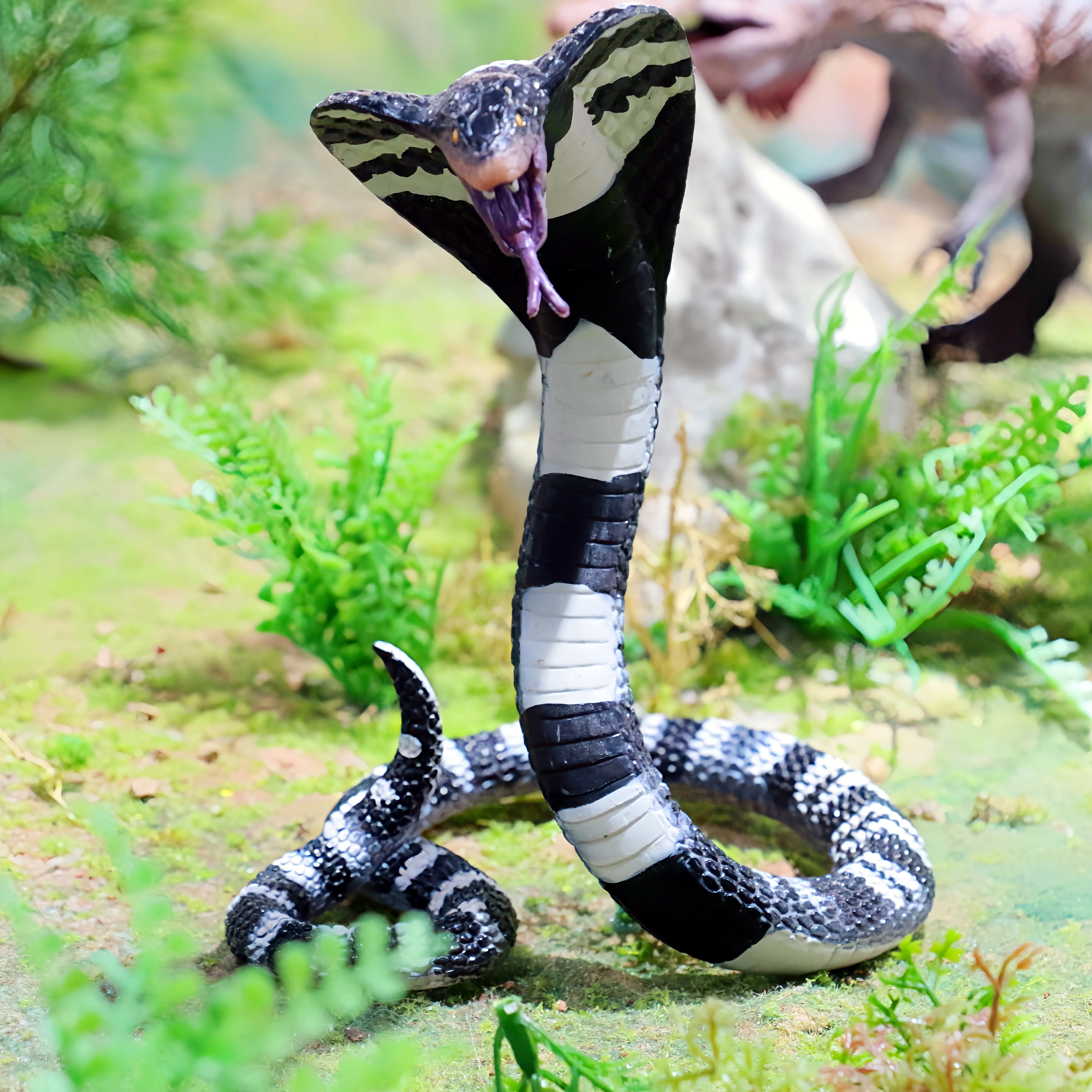 Realistic wildlife solid black and white patterned cobra animal model ornament statue decoration holiday birthday gift