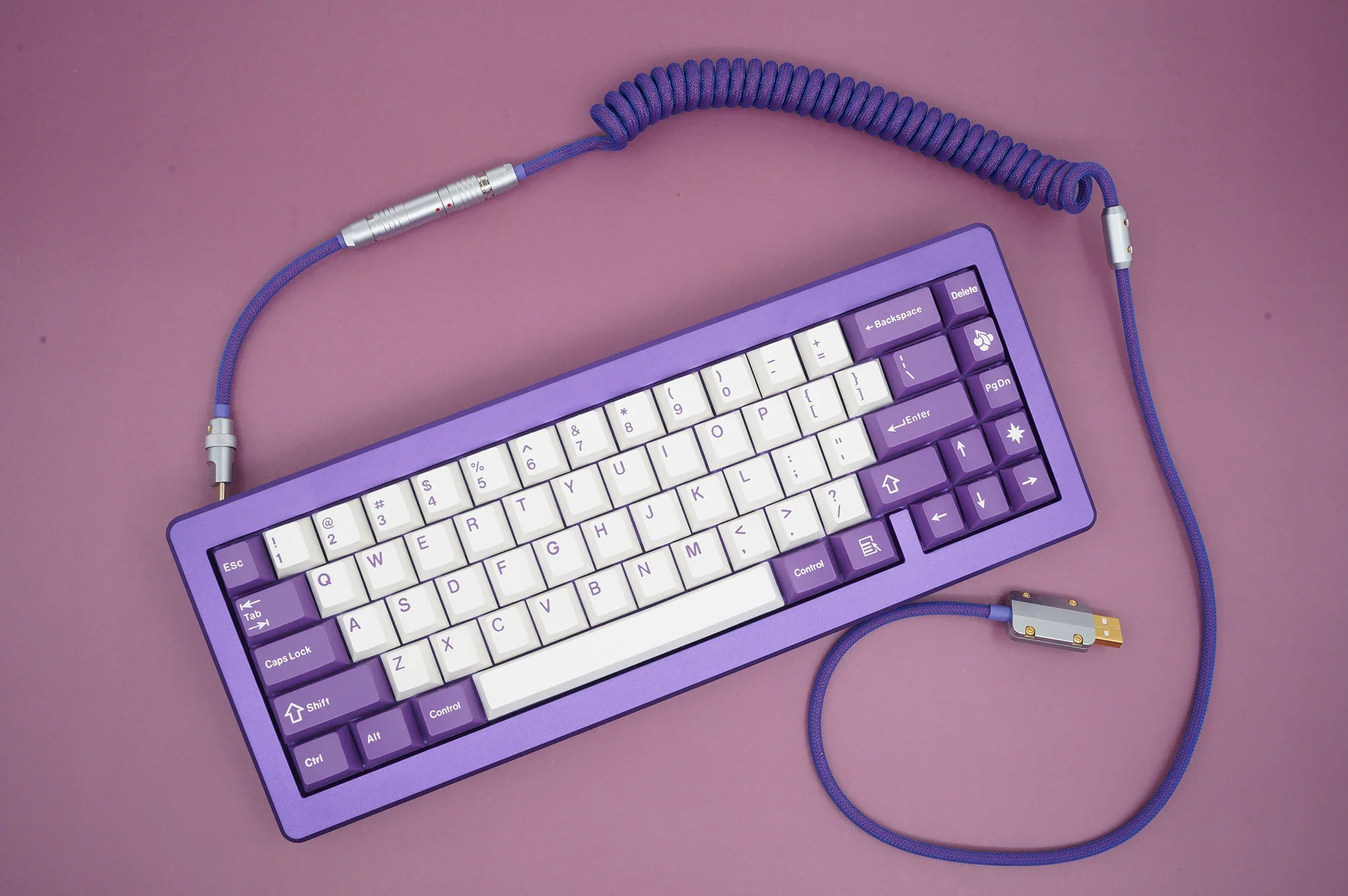 GeekCable Handmade Customized Mechanical Keyboard Data Cable For GMK Theme SP Keycaps Filco MINILA Customized Mysterious Purple