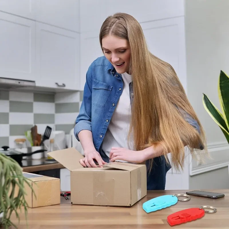 12 حزمة صندوق صغير القاطع المحمولة صندوق المفاتيح الصغيرة القاطع مع السيارات قابل للسحب شفرة جيب فائدة السكاكين فتاحة رسائل صغيرة