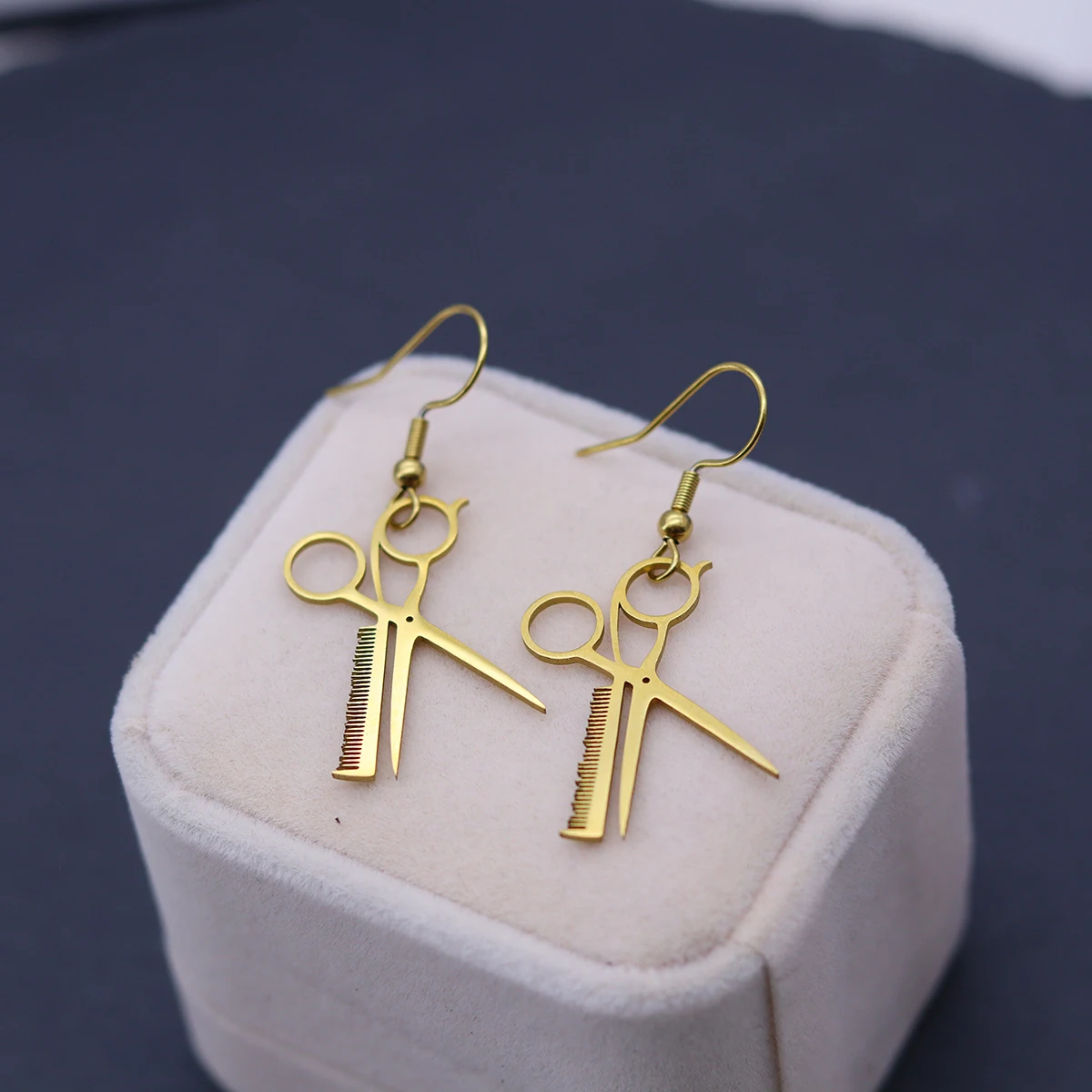 Stainless Steel Scissor and Comb Styling Pendant Earrings for Women Girl Personalised Creative Pendant Earring Jewelry Gift