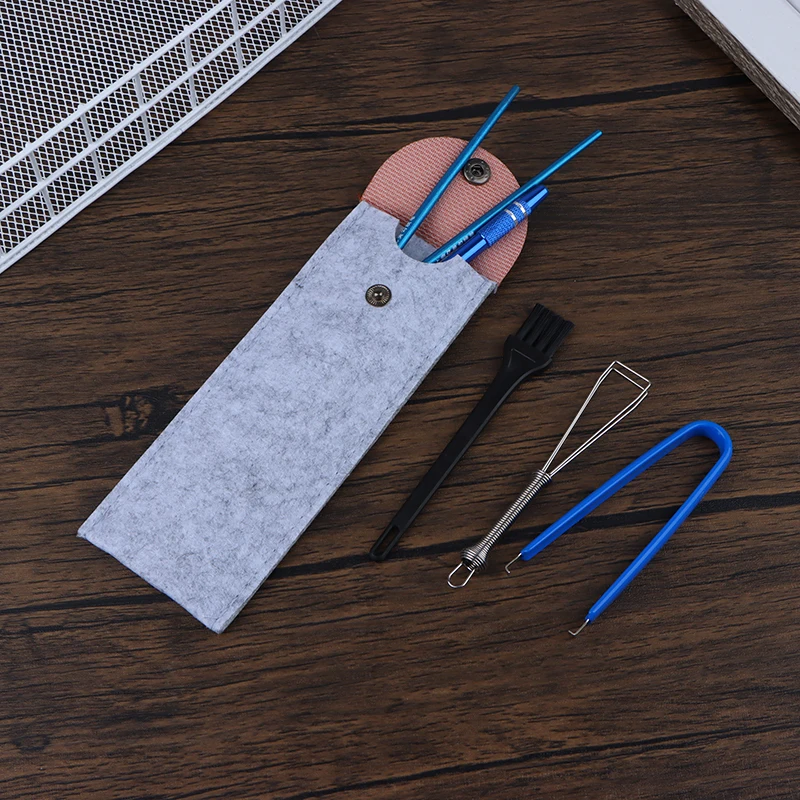 Kit di strumenti per la pulizia della tastiera estrattore per portachiavi in metallo supporto per stelo interruttore estrattore per penna di lubrificazione spazzola per lubrificante con custodia