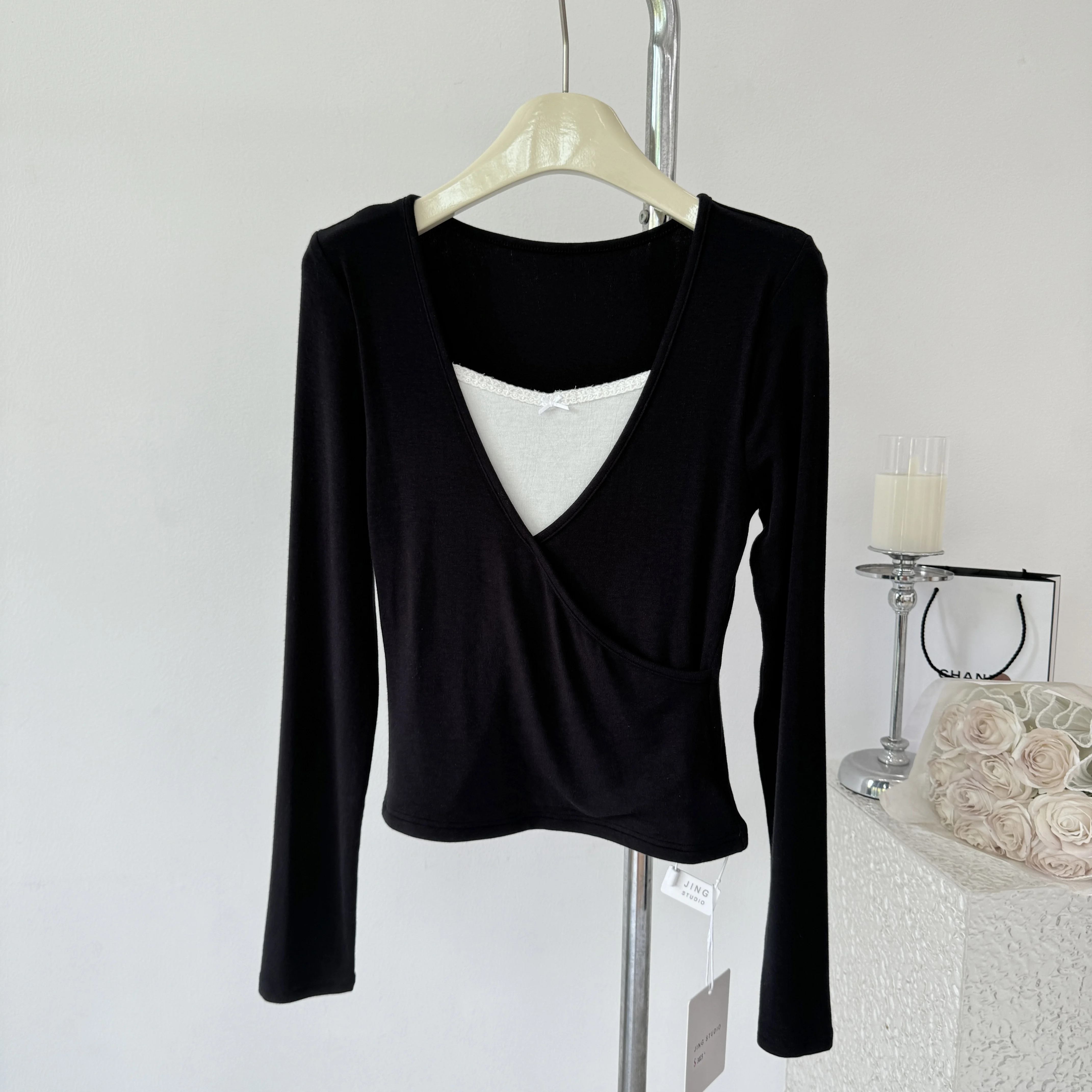 Seoul Initial Autumn Black V-neck T-shirt Women Early Autumn Slimming Base Layer Top Women's Casual Style Polyester Fiber