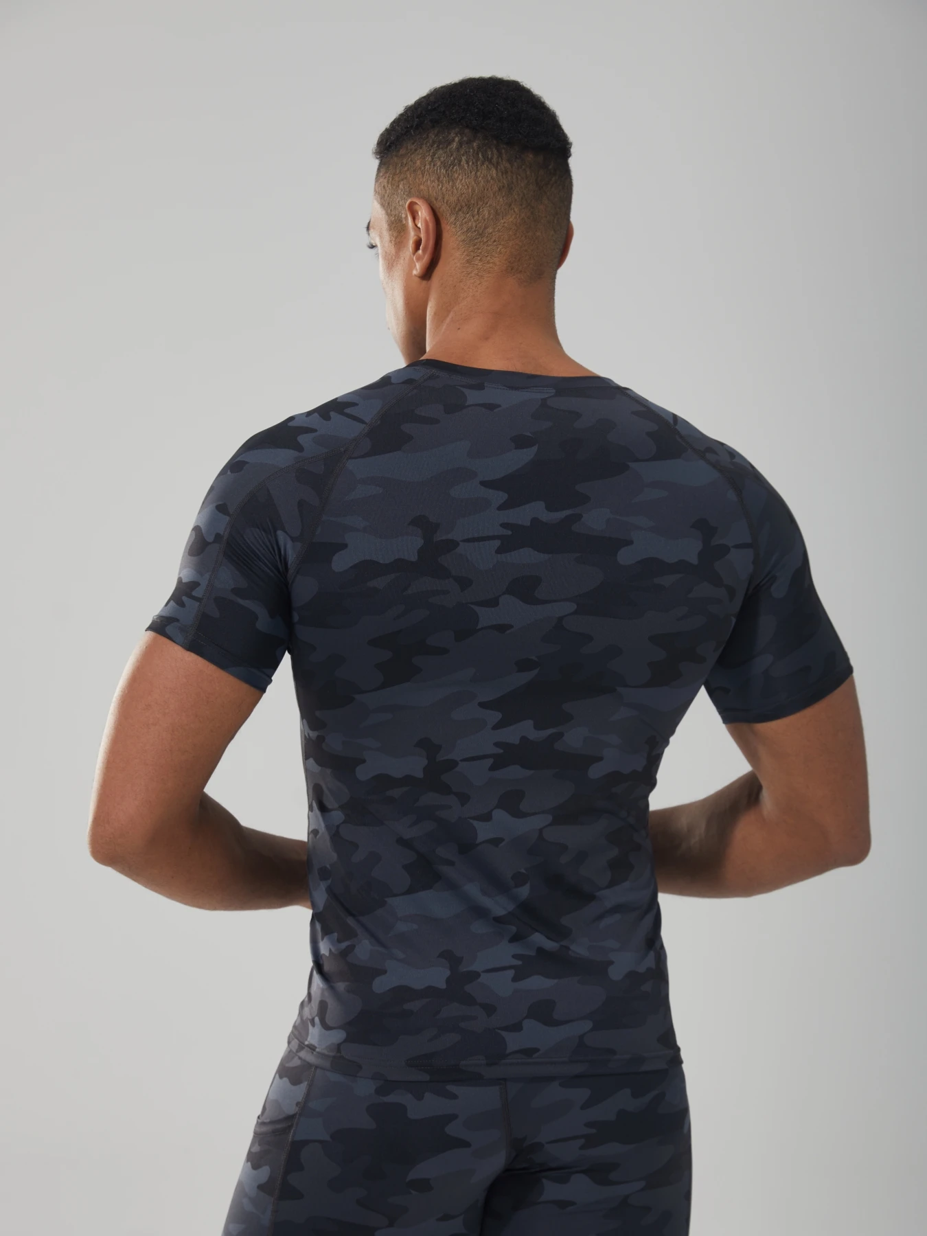 Compression Shirts Men Short Sleeve Quick Dry Sports Undershirt Gym Workout Base Layer T Shirt for Men Running Athletic Tights