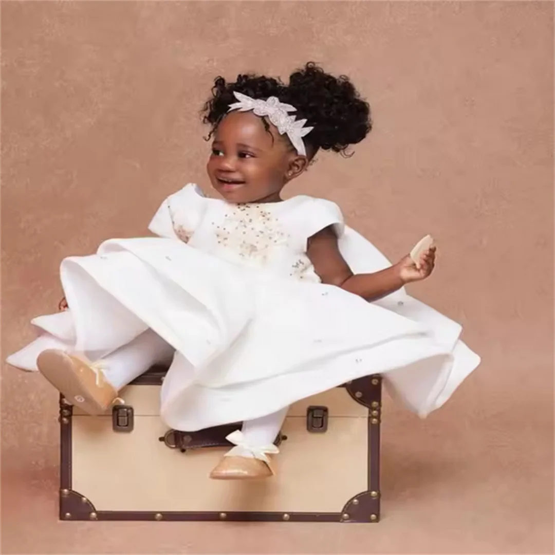 

Customized Flower Girl Dresses For Wedding With Bow Sequins Layered Knee Length White Kids Baby Girls First Communion Gowns