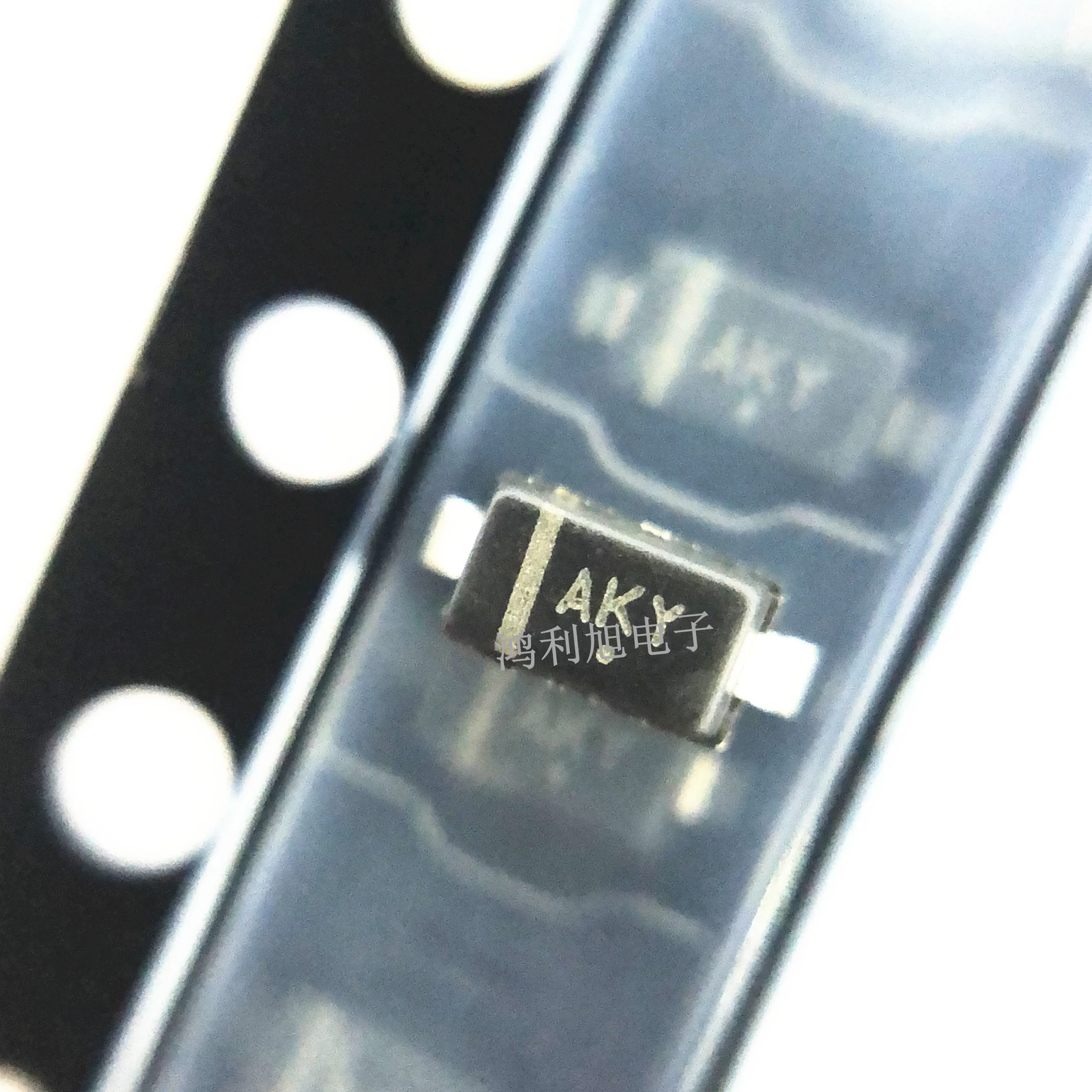 10PCS/Lot NSI45015WT1G NSI45015 MARKING: AK LED Driver 19.4uA Supply Current 2-Pin SOD-123 T/R