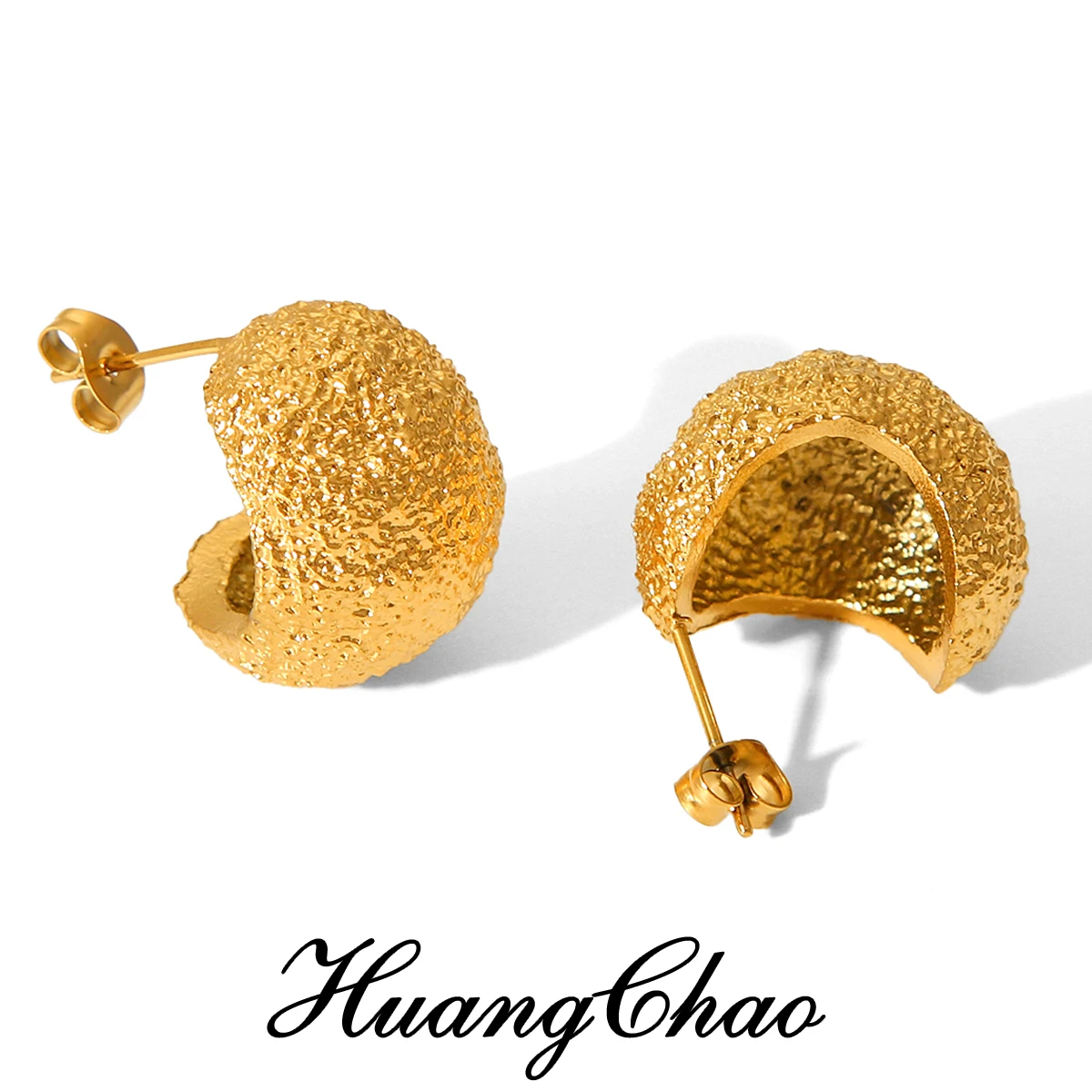 

Huang Chao High-grade Hollow Design Lava Hammered Pattern Arc Metal Earrings Stainless Steel 18k Gold-plated Exquisite Jewelry