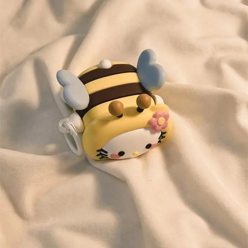 Hellokitty Kawaii Little Bee Dress Up حقيبة سماعة الاذن مناسبة ل Airpods1/2/3/4/pro/pro2 الديكور حافظة كرتونية لمحبي هدية