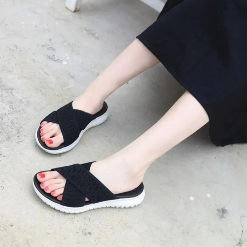 

Брендовые женские летние модные шлепанцы на танкетке 2025 года, тапочки с перекрестными ремешками, пляжная повседневная нарядная обувь на платформе, уличная обувь