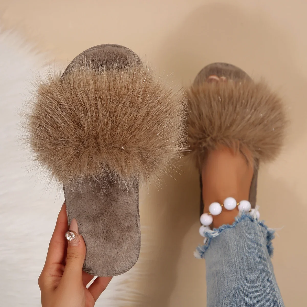 2026 New Autumn Winter Plush Slippers Fashionable Versatile Flat Bottom Sandals Casual Popular Cotton Slippers Home Comfortable