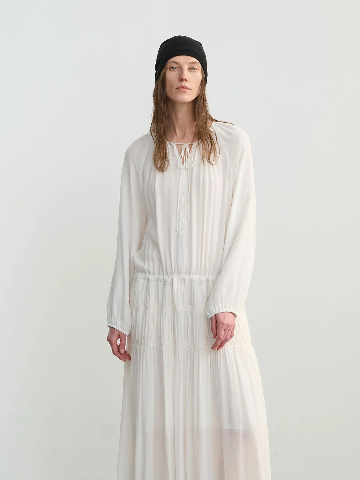 

REWEAR Copper Ammonia Silk Dr with Waist Cord Design And Gathered Texture Lightweight Loose Feeling Long Sve round Ne