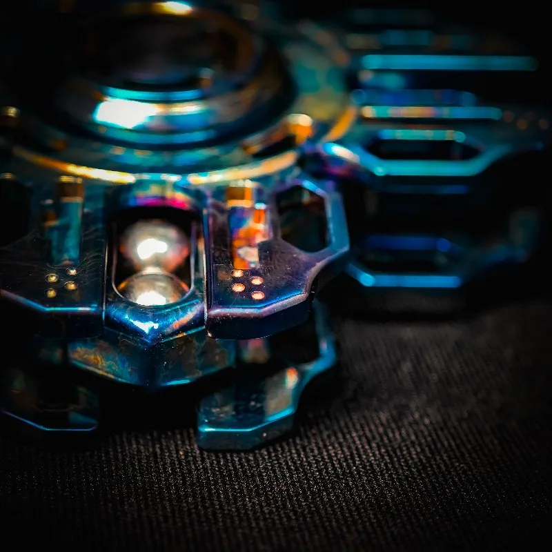 الراحة EDC أربع أوراق الربط DIY مضيئة ضبط شوكة الدائمة الدورية جيروسكوب الإصبع لعبة الضغط