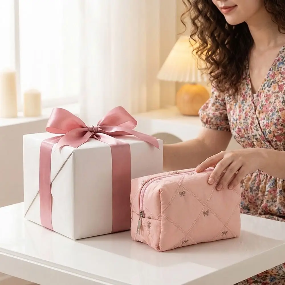 

Multifunctional Bow Quilted Makeup Bag Large Capacity Portable Travel Toiletry Pouch Zipper Closure Quilted Design