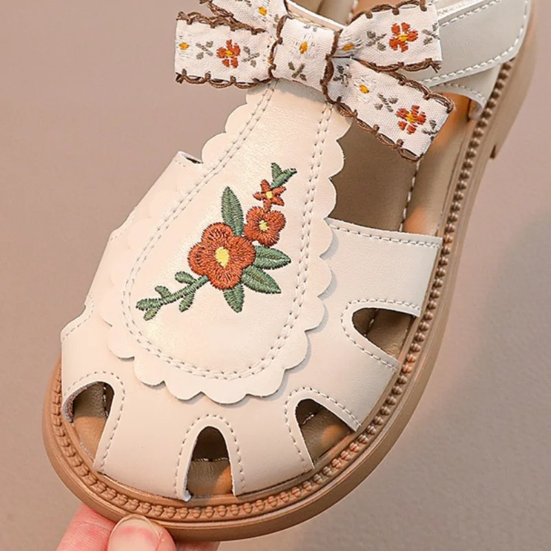 Unishuni Baby Girls Sandal Princess Soft Sole Summer Sandal Child Close Toed Bowknot Beach Shoe with Embroidery Flower Beige