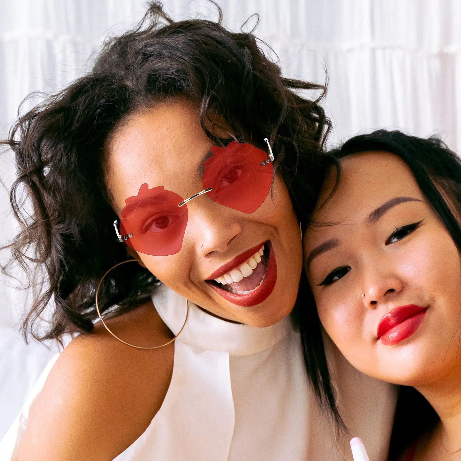 1Pair Strawberry Decorative Sunglasses Fine Craftsmanship Bright Delicate Look Party Glasses for Women Men Beach Summer Holiday