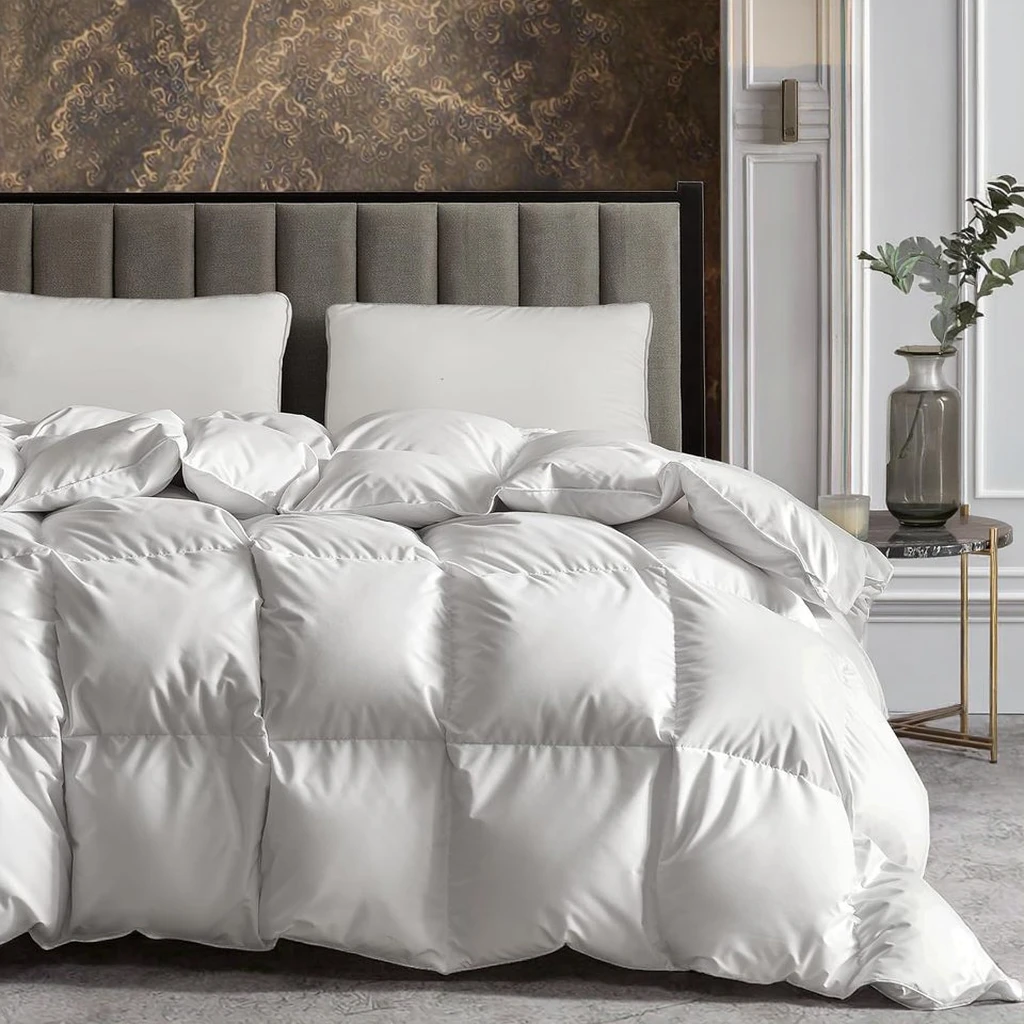 Warm and fluffy, suitable for winter, down quilt 75% goose feather filled