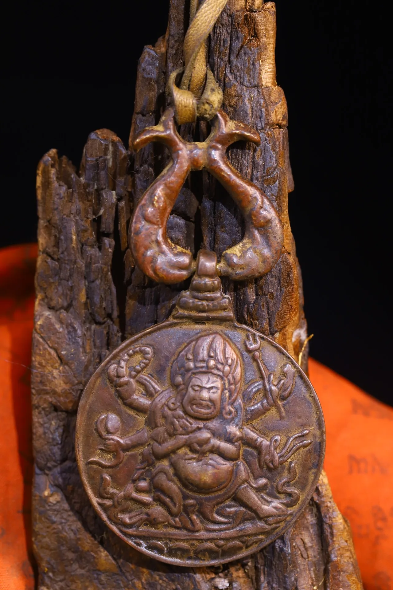 

4"Tibetan Temple Collection Old Bronze Cinnabar Six Arms Mahakala Buddha Card Eight Trigrams Pendant Amulet Dharma Town house