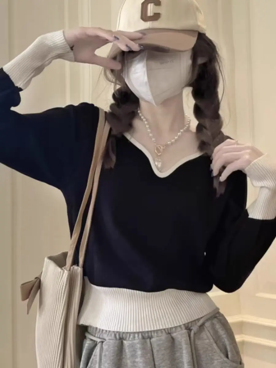 เสื้อสเวตเตอร์คอวีสำหรับผู้หญิง คอลเลคชั่นใหม่ ฤดูใบไม้ผลิและฤดูใบไม้ร่วง ปี 2025 เสื้อตัวใน ดีไซน์โดดเด่นและใช้งานได้หลากหลาย เสื้อครอป