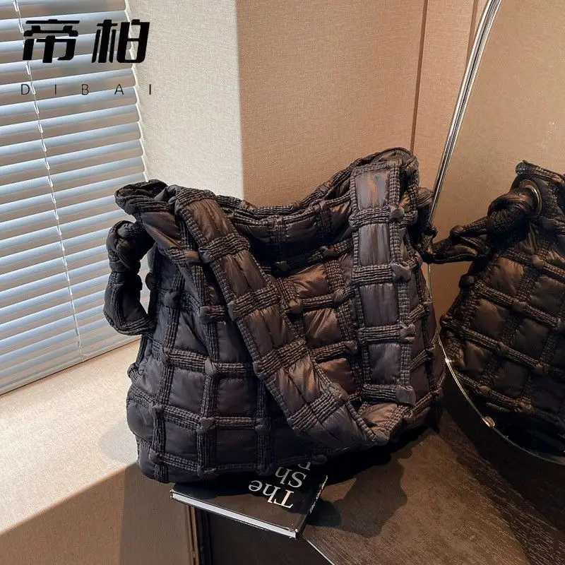 

New Fashionable Cloud Folded Diamond Grid Large Capacity Handbag For Women Simple Commuter, Single Shoulder Crossbody Bag Trendy