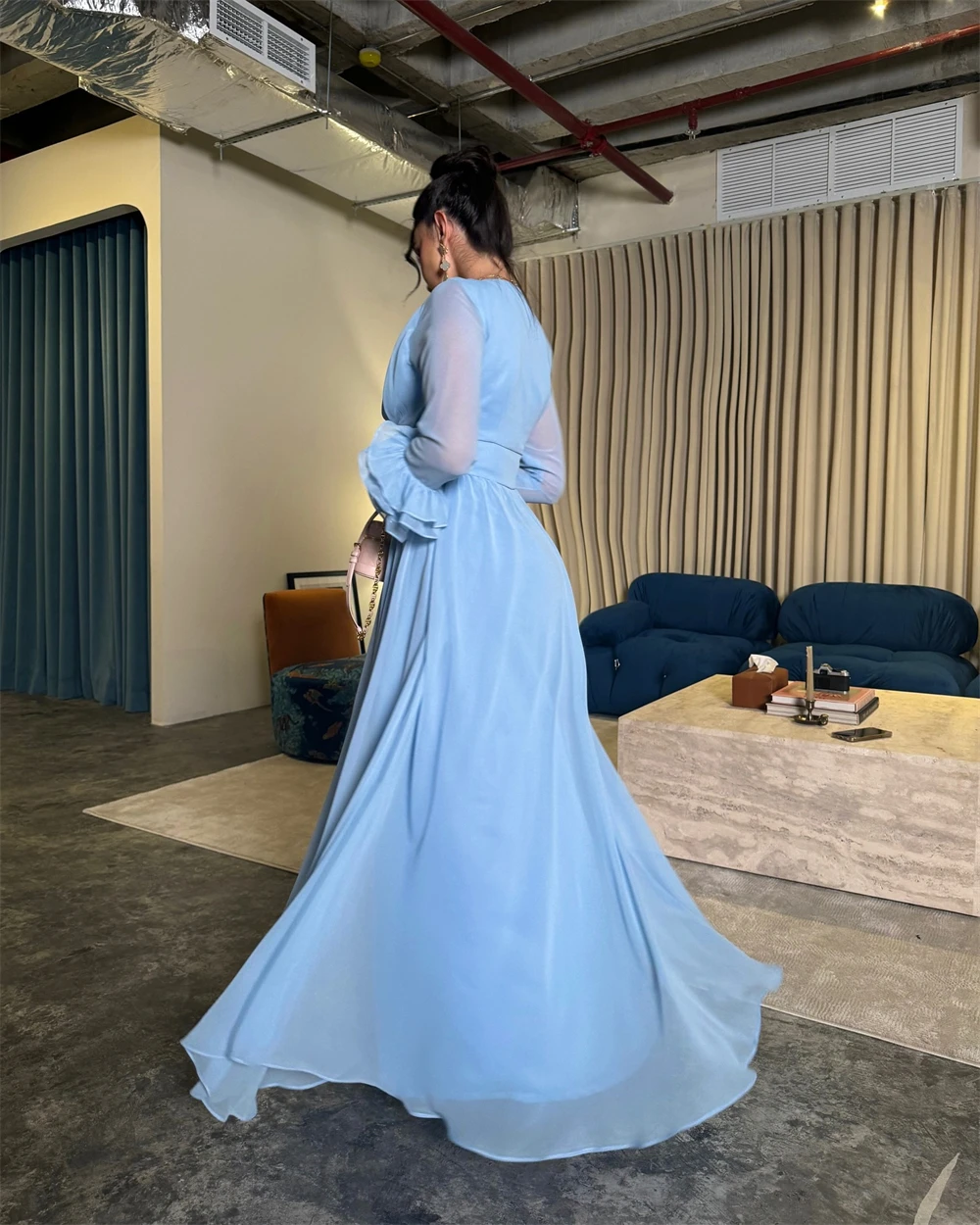 カスタマイズされたクラシックブルーシフォンイブニングドレスシンプルな A ライン長袖ウエディングドレスセクシーなスタイル V ネックホームカミングドレス女性のための