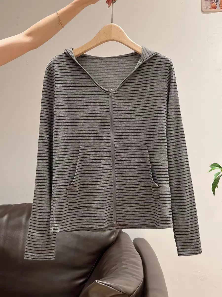 เสื้อยืดแขนยาวผู้หญิง สไตล์ฝรั่งเศส สำหรับฤดูใบไม้ร่วง ปกเสื้อแบบมีปก ตัดต่อผ้าหลายชั้น ทรงเข้ารูป จีบระบาย น่ารัก เอวยางยืด ลายสก็อต สีพื้น