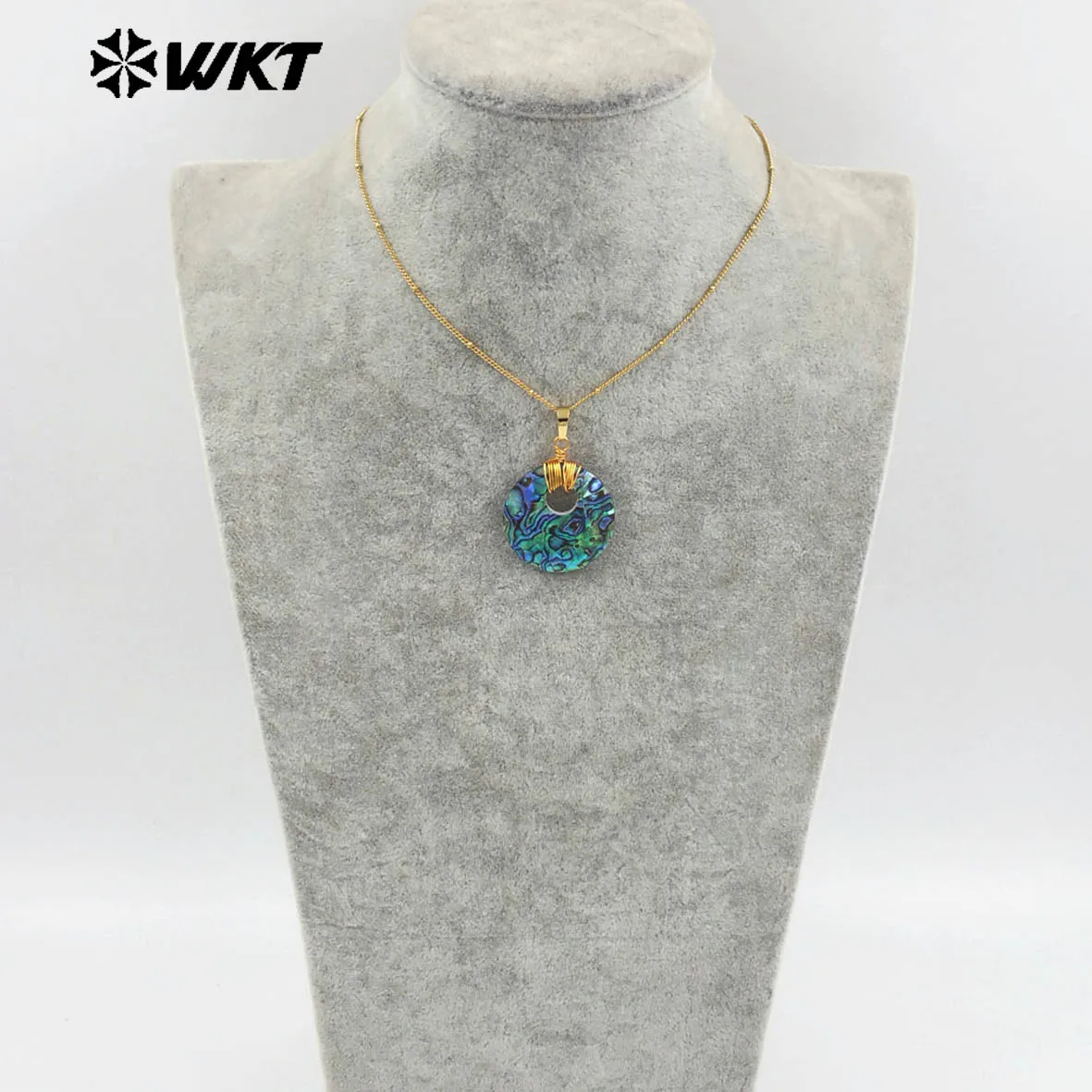 

WT-JN300 New Design 18K Gold Plated Abalone Shell Ocean Style Round Pendant Necklace Suitable For Beach And Party Decoration