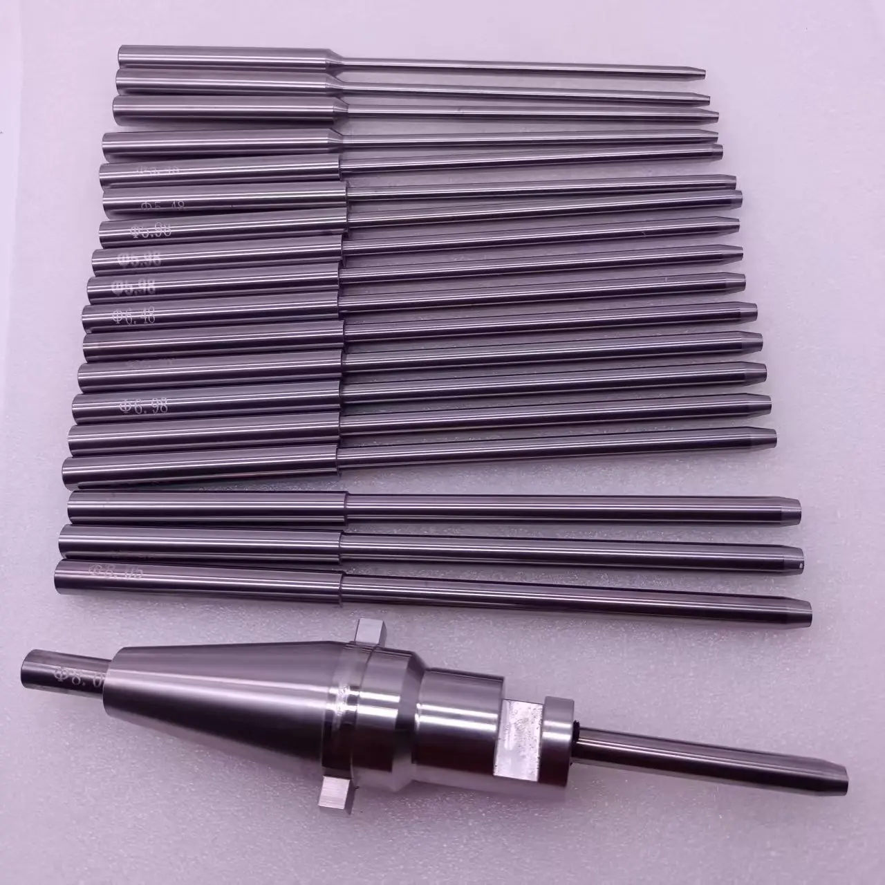 

Serdi Valve Seat Pilot 9.52MM Shank Valve Guide Pilots CL Type 190L d3.96-6.47mm Carbide Long Shank Valve Guide