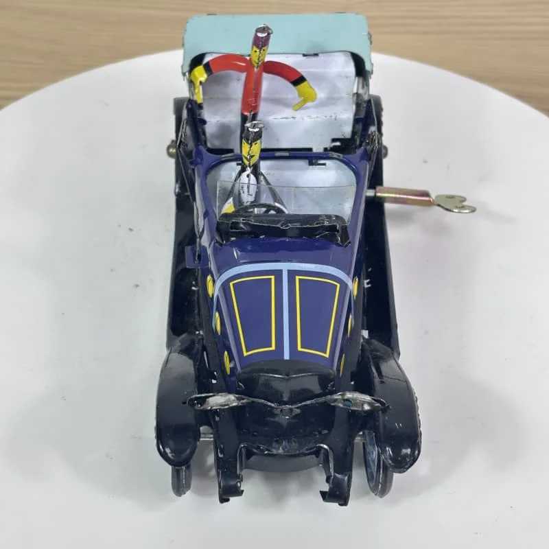 

[Funny] Adult Collection Retro Wind up toy Metal Tin Two people Vintage luxur car Mechanical toy Clockwork toy figures kids gift