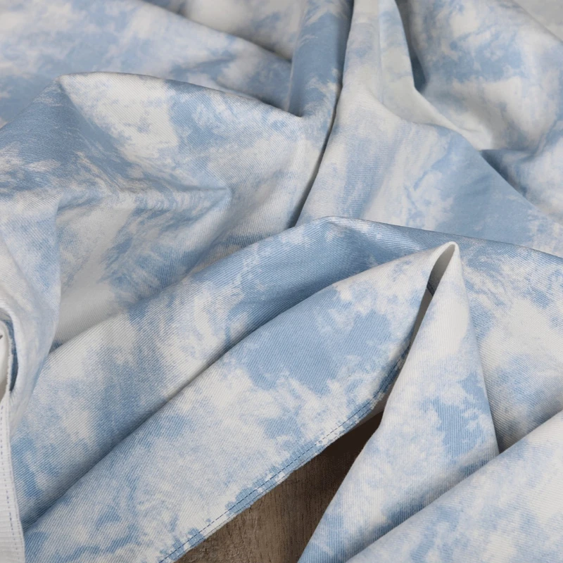 Sewing Tie Dye - Tissu en coton tie-dye nuage bleu