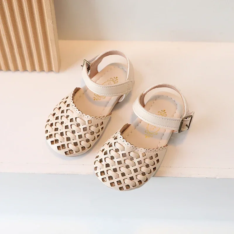 Sandali da bambina copri punta intrecciata morbida pelle Pu cursori per bambini pianura Trendy Beige kaki 21-30 Light Kids Flats Summer