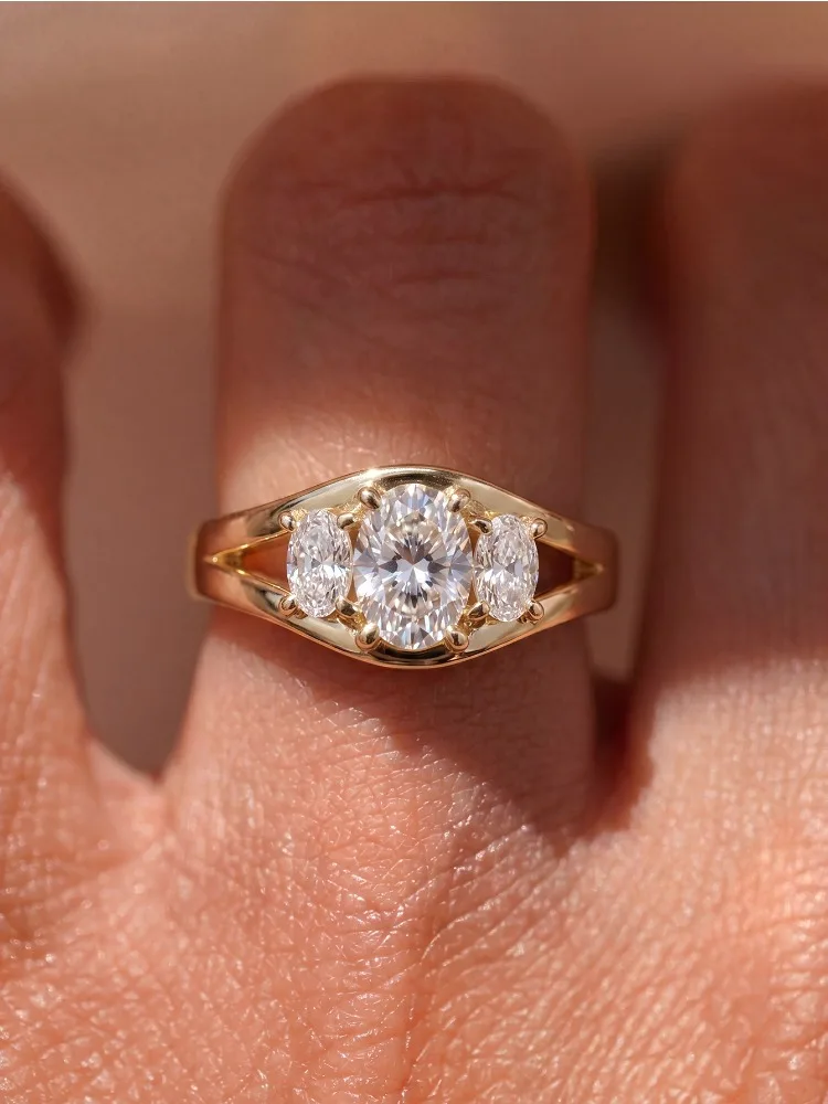 Ring aus 925er Sterlingsilber mit goldfarbenem Design, eiförmigem Zirkon, für Damen, Verlobung, Hochzeit, luxuriöser, hochwertiger, edler Schmuck – Detail 2