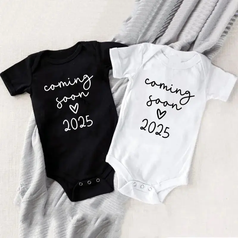 Baby Announcement Coming Soon 2025 Baby Bodysuits Summer Boys Girls Romper Newborn Body Pregnancy Reveal Clothes