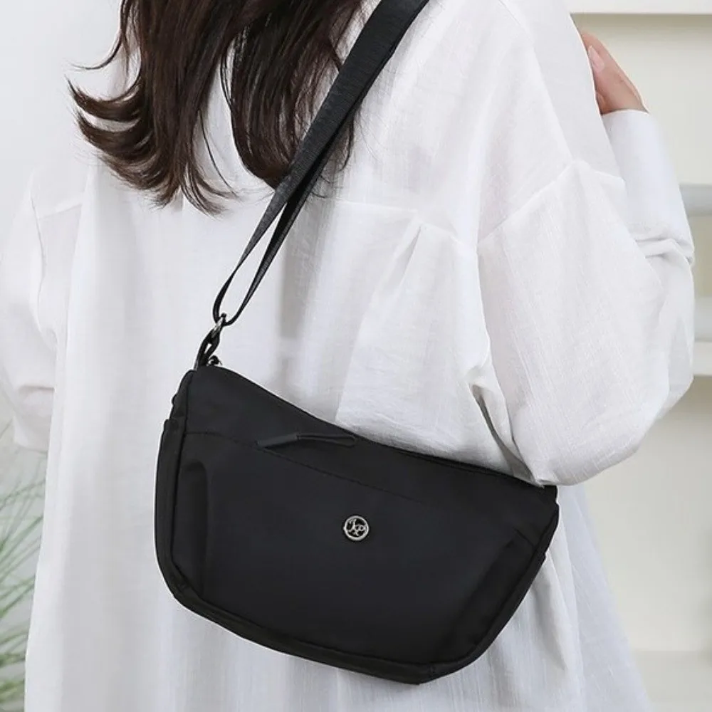 

Fashion Large Capacity Women Shoulder Bag Solid Color Nylon Crossbody Bag Pleated Versatile Messenger Bag Casual Wear
