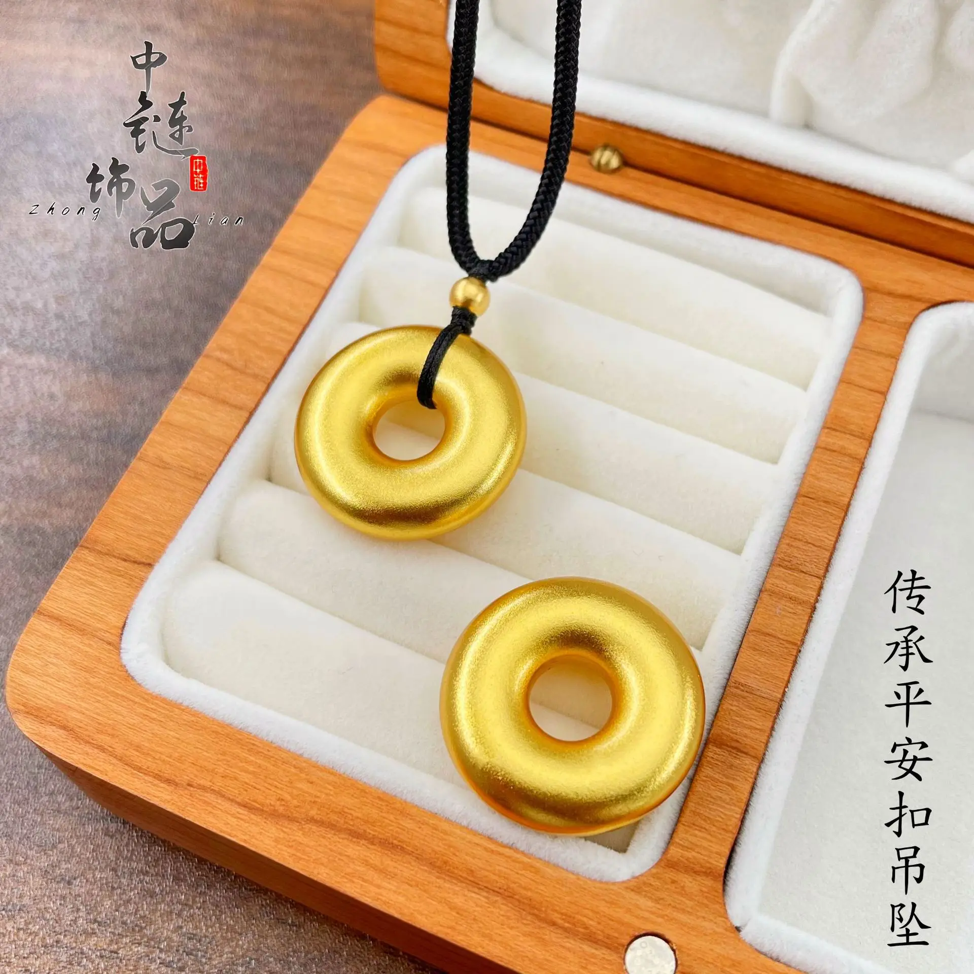 9999 gold round safety pin pendant. Safety pin DIY accessory wholesale.