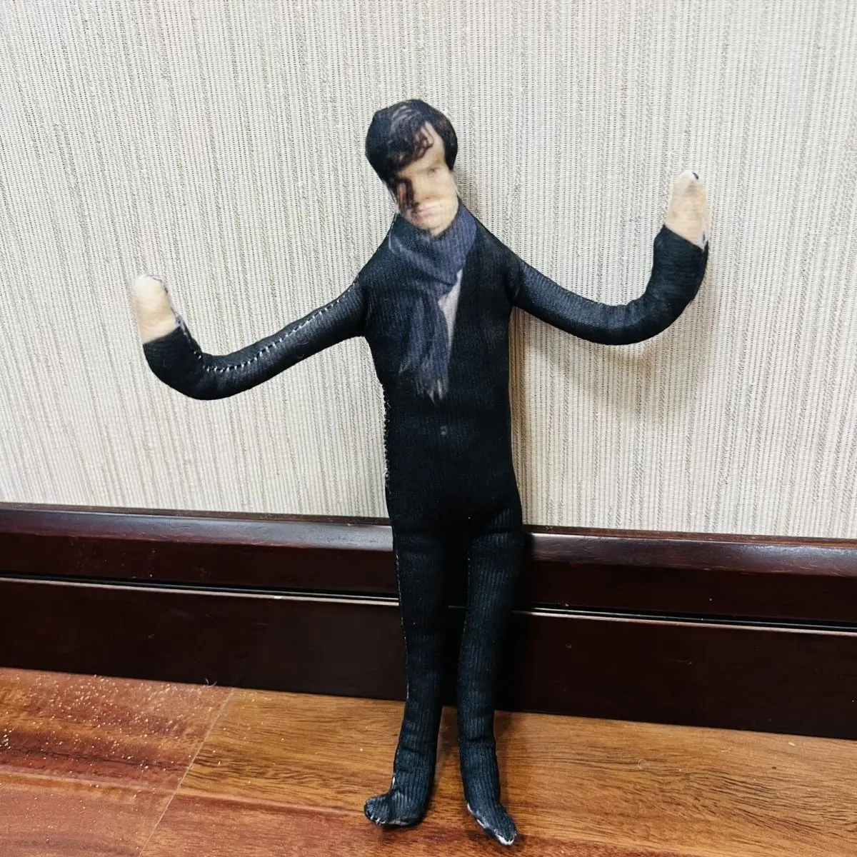 

Шерлок Холмс аниме подвижная мягкая кукла с абстрактным корпусом проволочный скелет косплей Хэллоуин куклы реквизит ручной работы