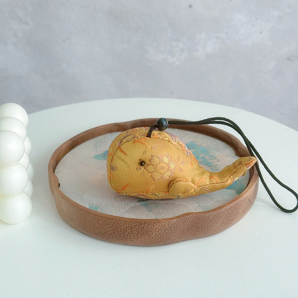 귀여운 고래 매력 손으로 만들어진 중국어 노래 브로케이드 독특한 수제 바다 동물 펜던트 장식품 가방에 대한 키 체인 독특한 디자인