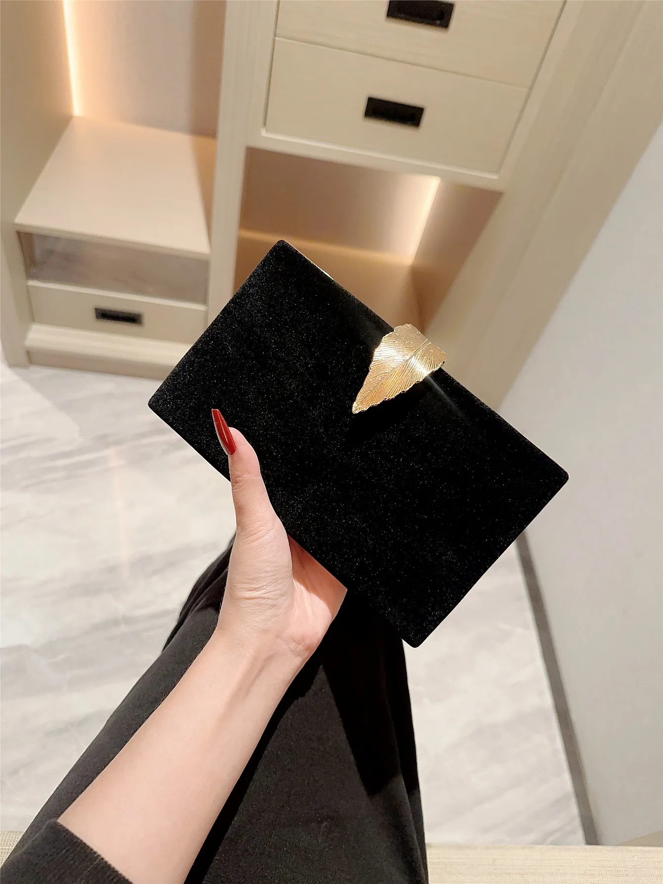 

European and American Fashionable Dinner Bag Metal Leaf Buckle Clutch Bag Velvet Square Box Bag Chain Bag Evening Bag Dress Bag