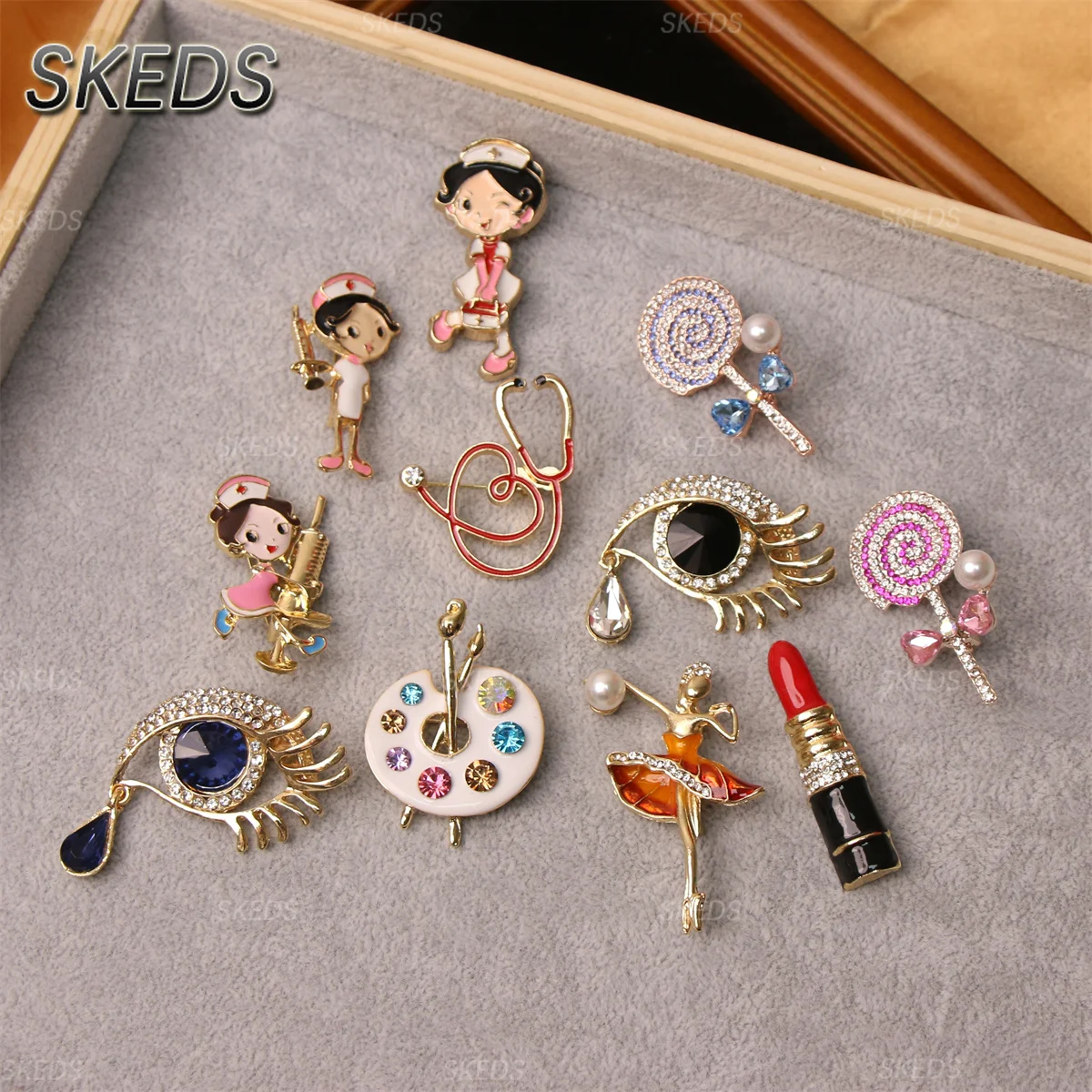 SKEDS Cute Enamel Cartoon Nurse Brooches Set Stethoscope Eye Lollipop Lipstick Lapel Pins Women Clothing Decor Jewelry Gift