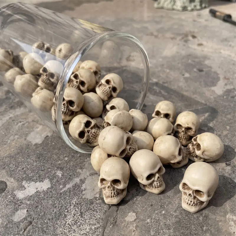 5-50 Stück Mini-Halloween-Schädel-Ornamente, winzige Skelettköpfe, Miniaturmodell für Spukhaus-Party, Horror-Szenen-Dekoration, DIY-Puppenhaus – Detail 7