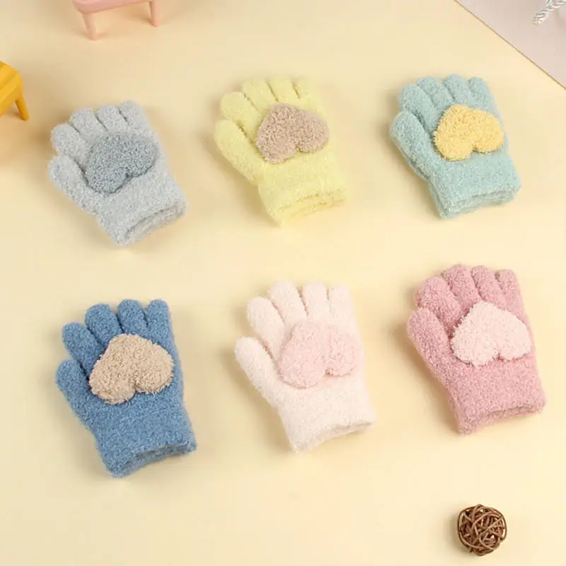 Guantes de invierno para niños, guantes de felpa decorados con amor para niñas, dedos completos, guantes cálidos a prueba de viento para niños pequeños, accesorios para niños de 2 a 6 años ﻿