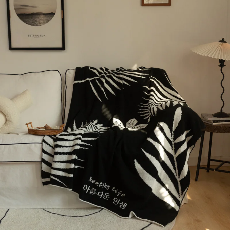 Black and White Contrasting Knitted Sofa Cover Blanket Thin Air Conditioning Blanket for Office Nap Multi-Purpose Towel Quilt