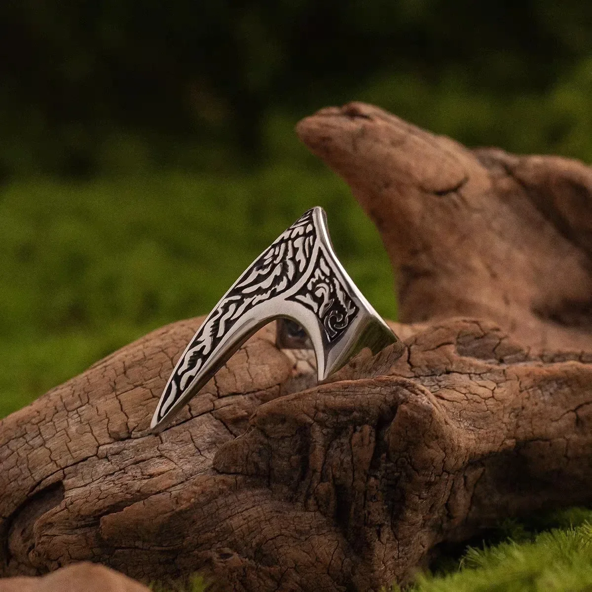 NIGHT WORKS 'Ready for War' Nordic Viking Retro Totem Claw Style Ring for Men and Women Large Size Trendy
