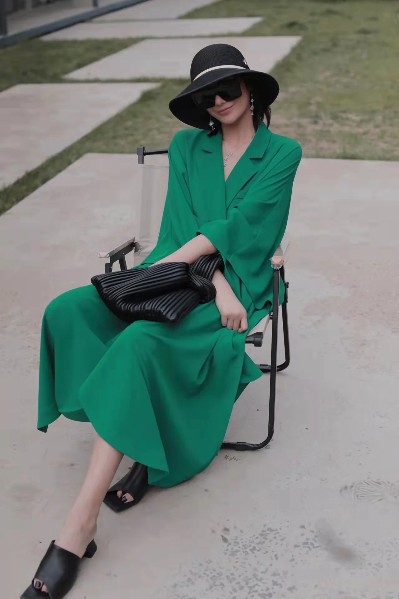 معطف نسائي من TANNT موضة خريف 2025 بأكمام تشبه جناح الخفّاش مزدوج الصدر سترة واقية باللون الأسود والأخضر معطف طويل فضفاض #5