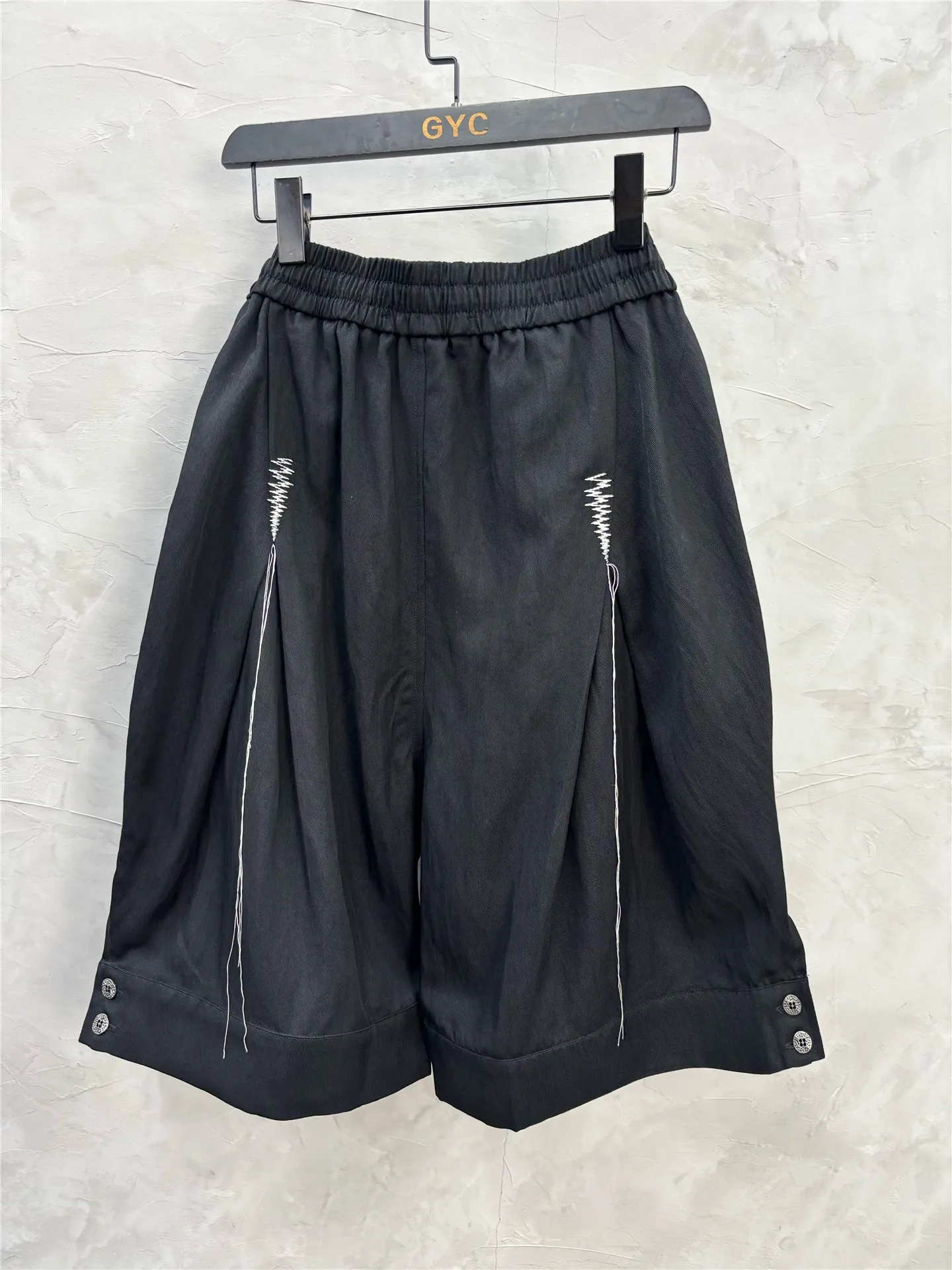 Dark Stitching Lines Contrast Color Personality Fifth Pants Designer Model Trendy Casual Shorts Fashionable Middle