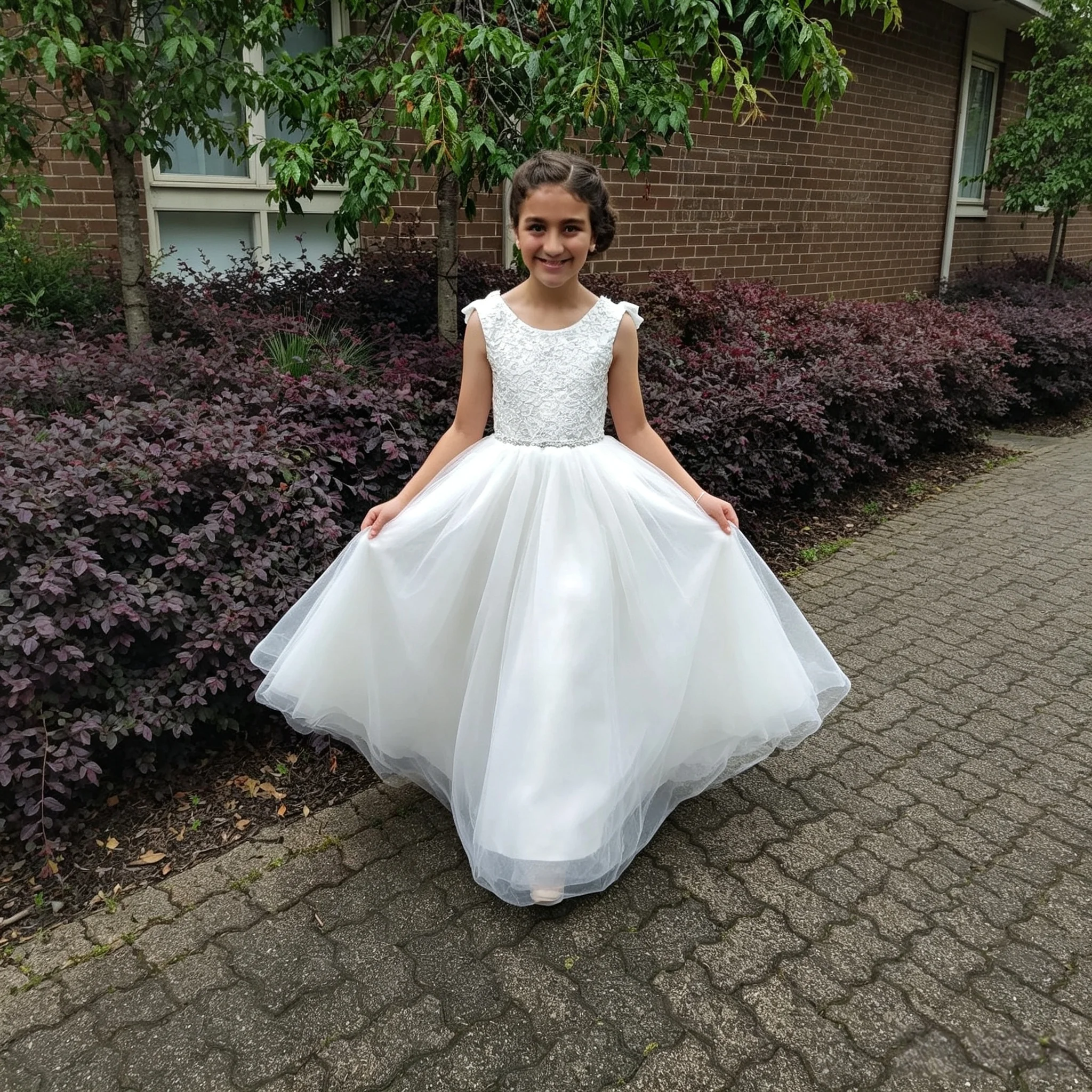 White Sleeveless Lace Tulle Flower Girl Dress With Sparkling Diamond Beads And Waisted Multi-layer Mesh A-line Skirt Communion