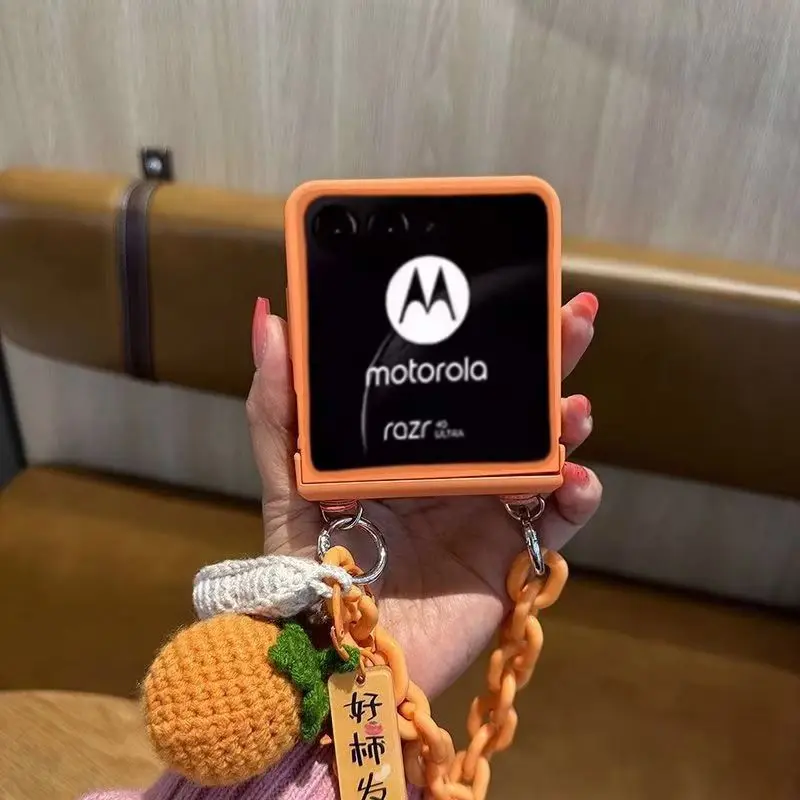 Cute Persimmon Pendant Bracelet Phone Case For Motorola RAZR 50 Ultra 40 Ultra 60 Pro Razr Plus 2025 2024 2023 Hinge Cover