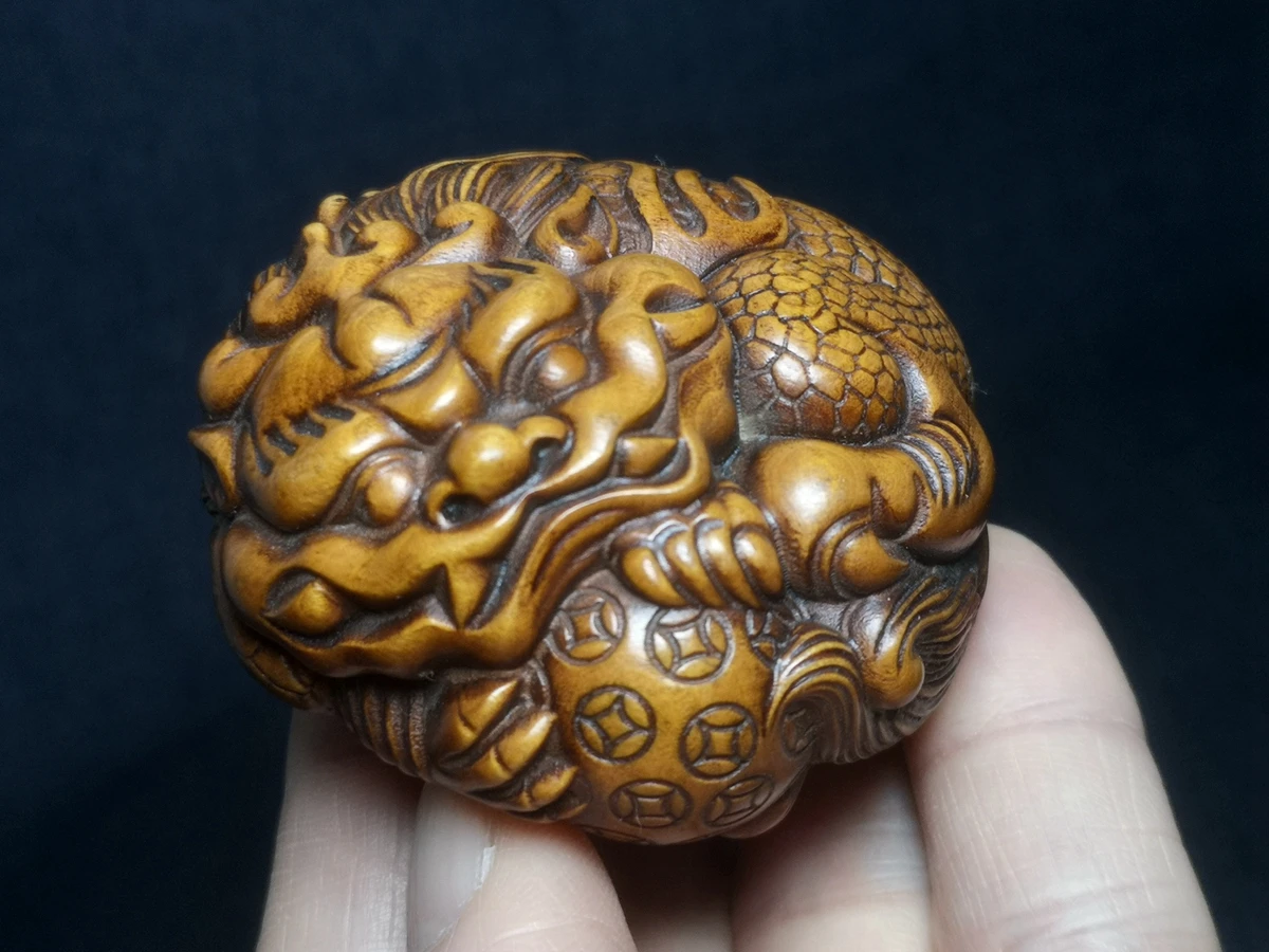 Antique art Old Chinese boxwood hand carved mascot Pi Xiu Kylin Statue Netsuke pendant Gift collectable